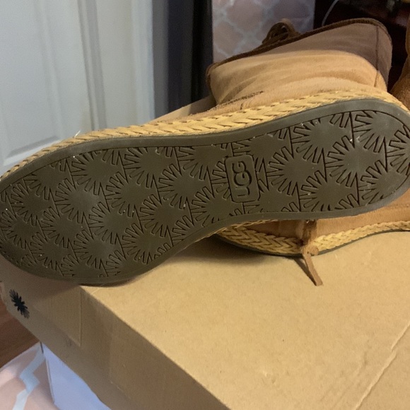 Uggs mid leg western boot great condition - Picture 3 of 6